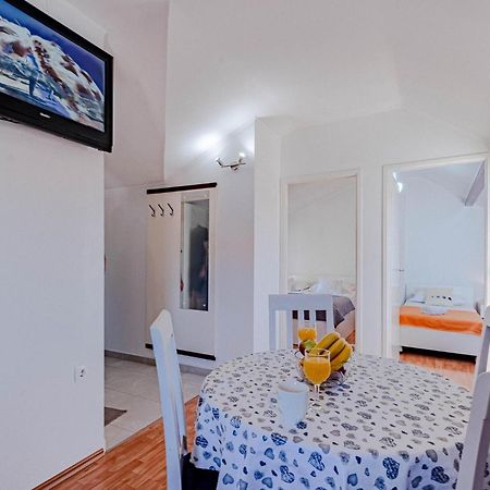 Beautiful Apartment In Vela Luka With Wifi Luaran gambar